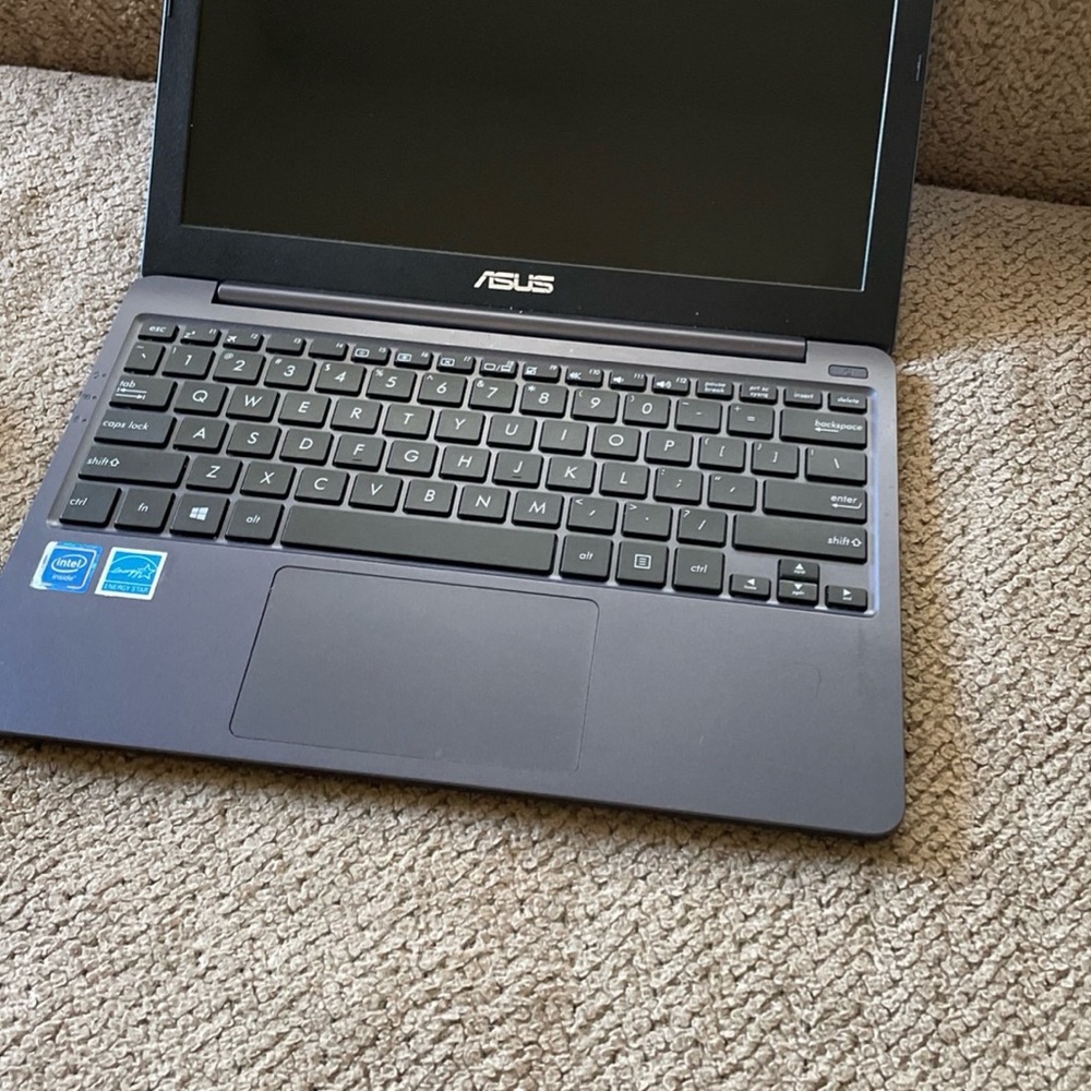 ASUS VIVOBOOK L203